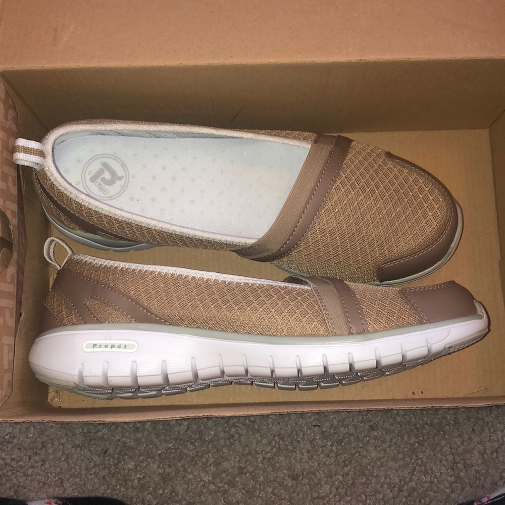 Propét slip on sneakers